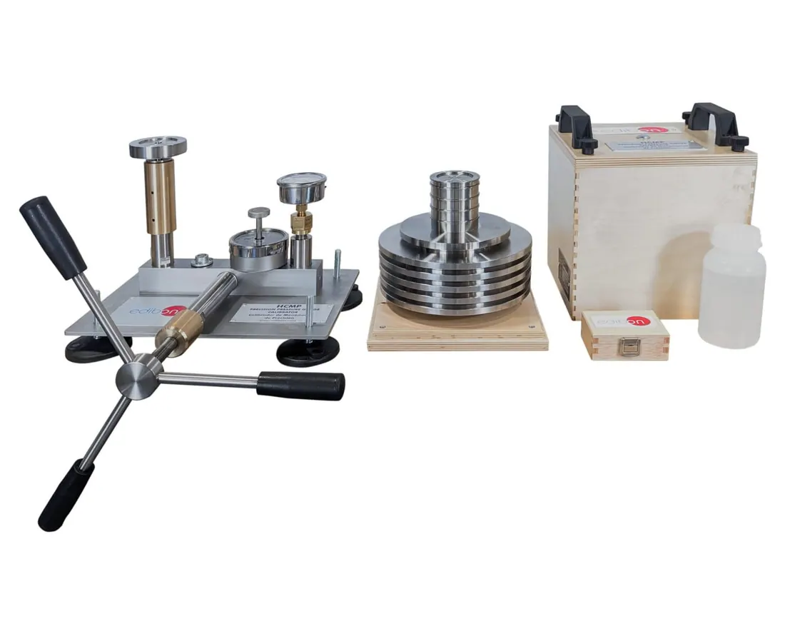 HCMP: Precision Pressure Gauge Calibrator