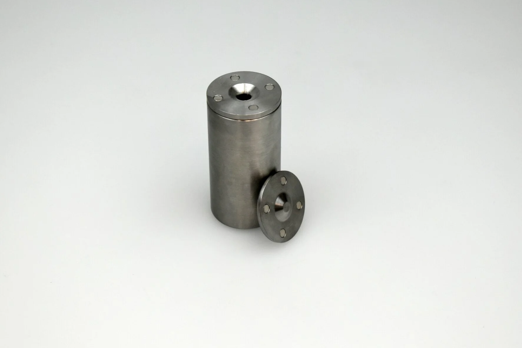 3 mm magnetic tungsten vial shield